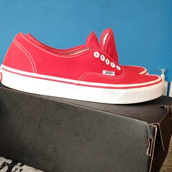 VANS - Picture 2 of 3